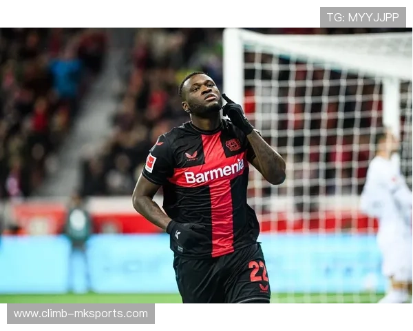 博尼法斯展现强大身体对抗能力,赛场表现引关注 博尼法斯展现强大身体对抗能力,赛场表现引关注